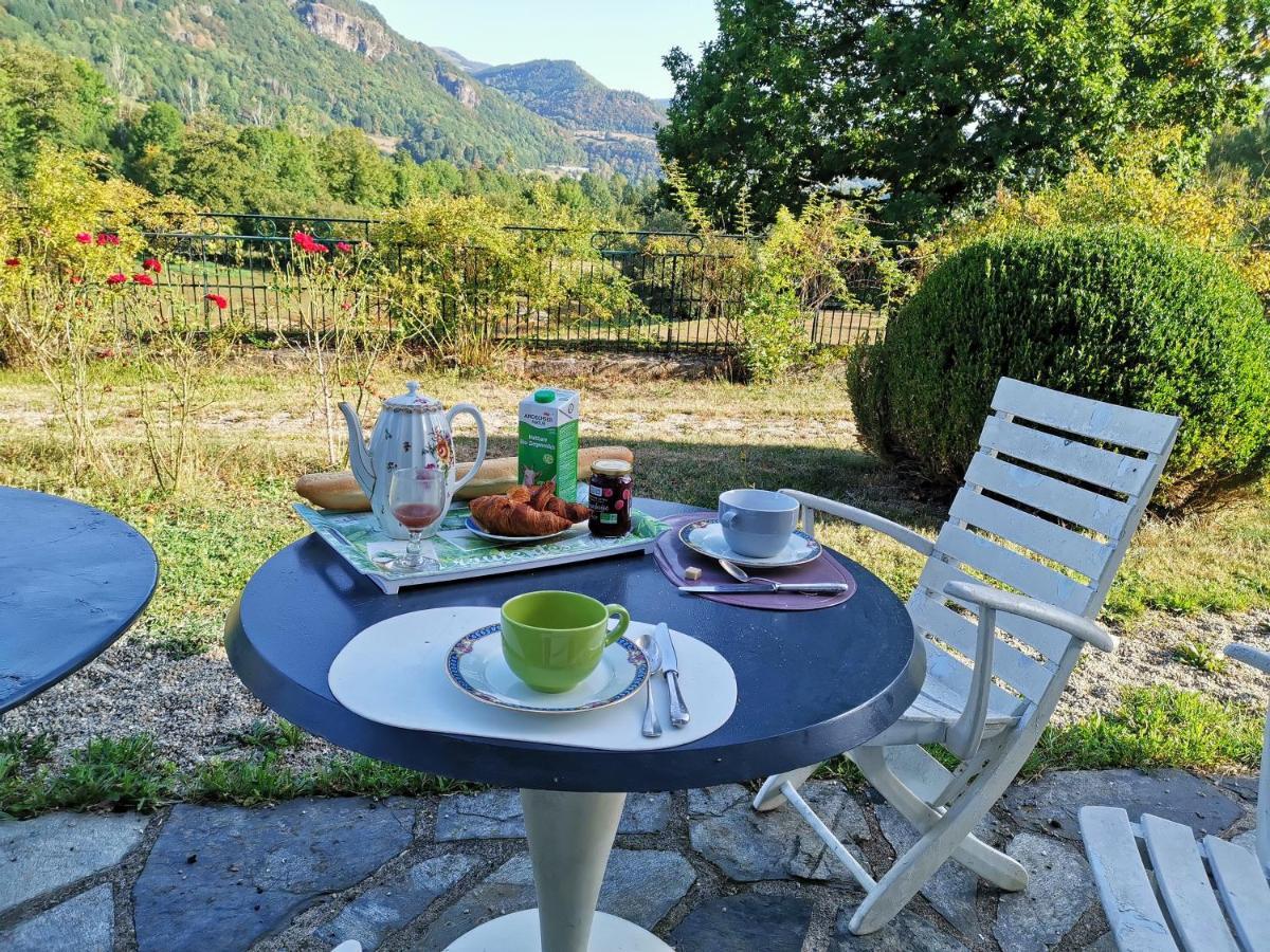 Bed and Breakfast Le Kino Panorama Vic-sur-Cère Exterior foto